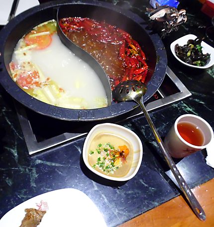 Fondue du Sichuan dans un restaurant de Shanghai