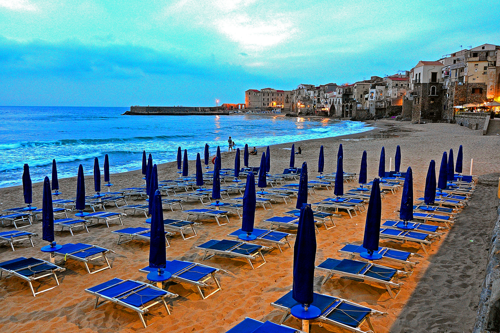 Plage de CEFALU le soir Plage de CEFALU le soir