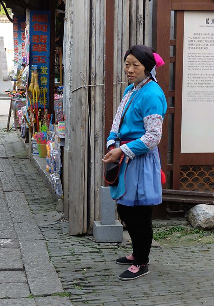 Costume traditionnel, Luzhi, Chine