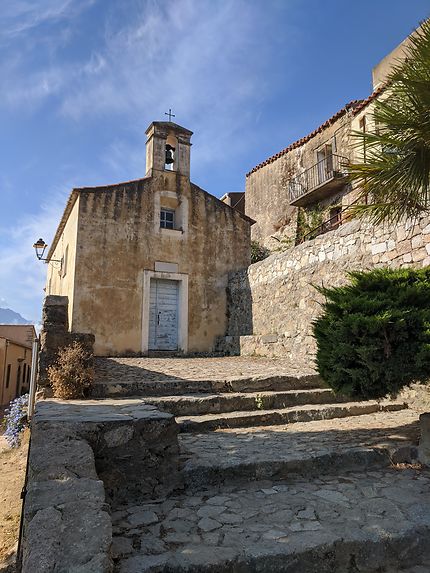 Chapelle au coeur du village