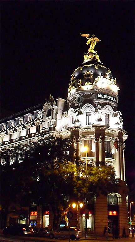 Edificio Metropolis de nuit