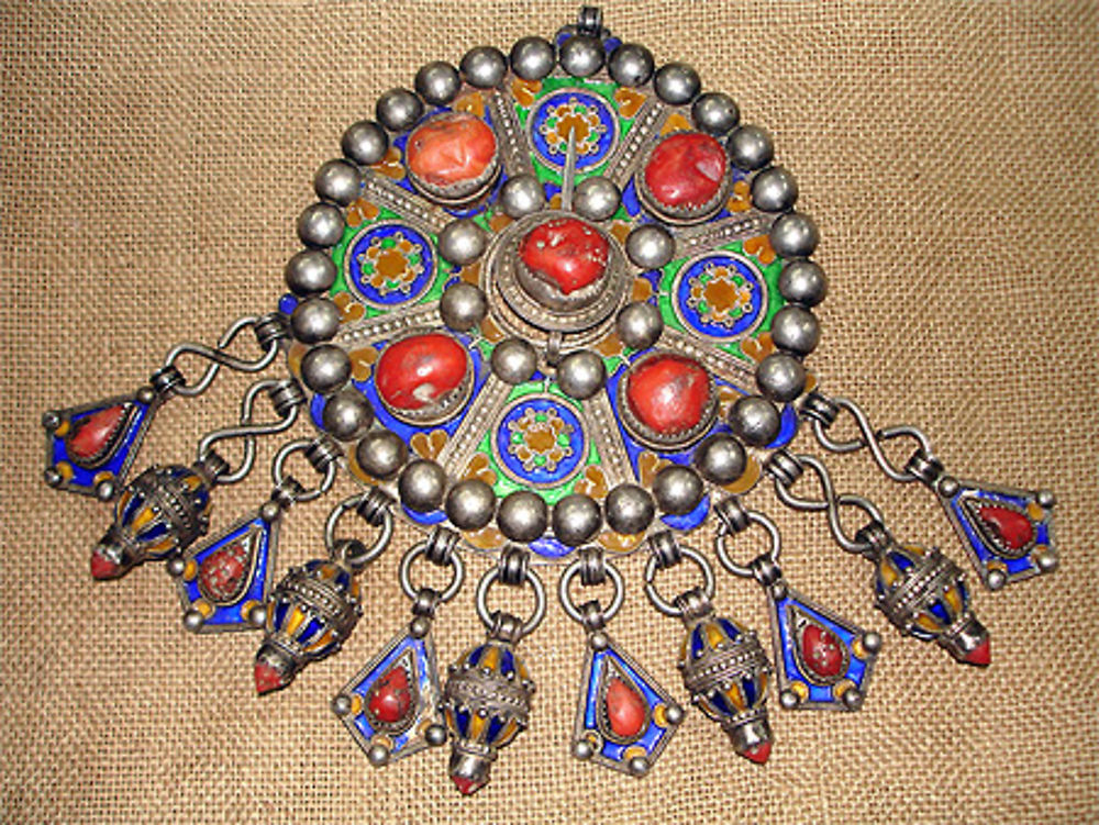 bijou kabyle &quot;tavzimt&quot;