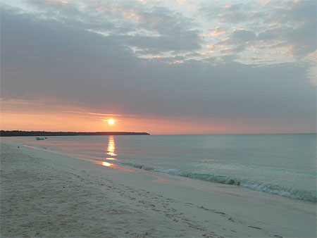 Coucher de soleil - plage de Mouli Ouvéa Coucher de soleil - plage de Mouli Ouvéa