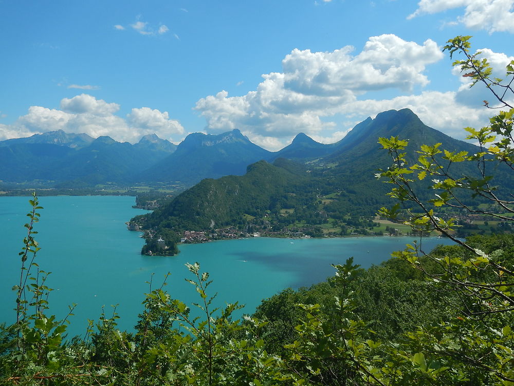 Lac d'Annecy vu du Belvédère de la Crête