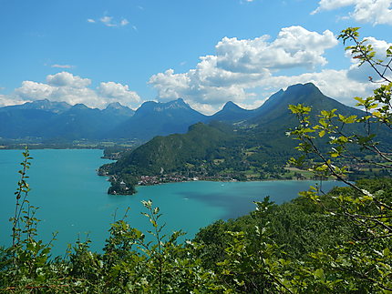 Lac d'Annecy vu du Belvédère de la Crête