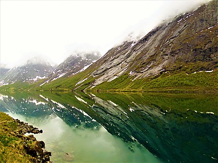Reflet dans le fjord