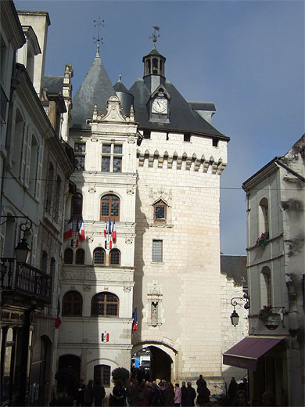 Hôtel de ville et porte Picoys à Loches