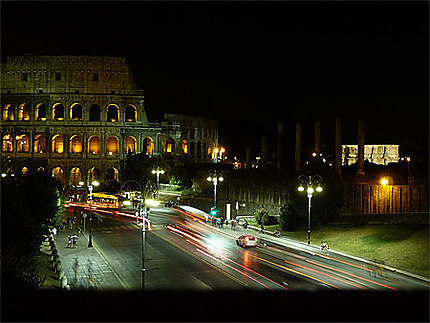La nuit est tombée sur le Colisée