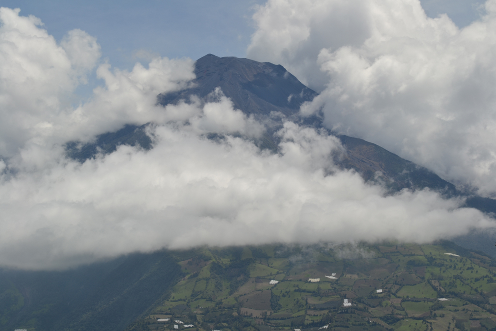 Tungurahua. Trek dans les environs de Banos Tungurahua. Trek dans les environs de Banos
