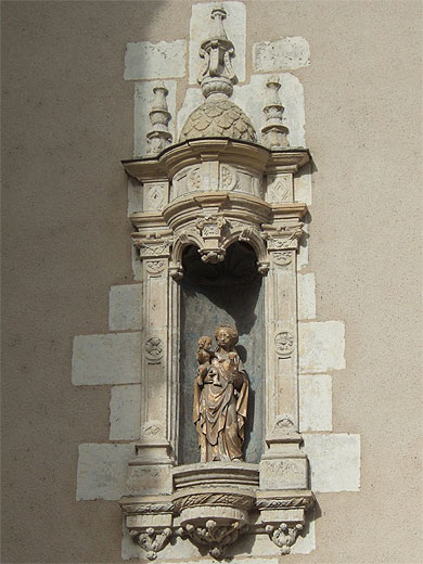 Jolie niche renaissance de la porte Picoys à Loches Jolie niche renaissance de la porte Picoys à Loches