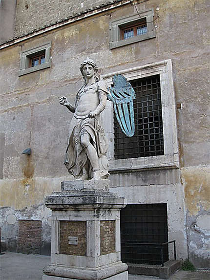 Statue de Saint Ange