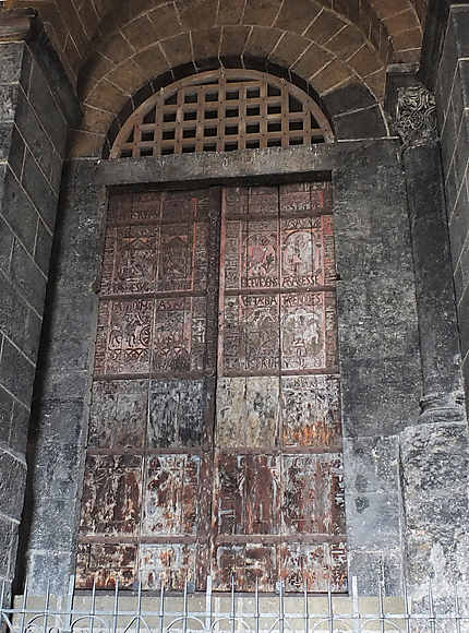 Les portes de cèdre
