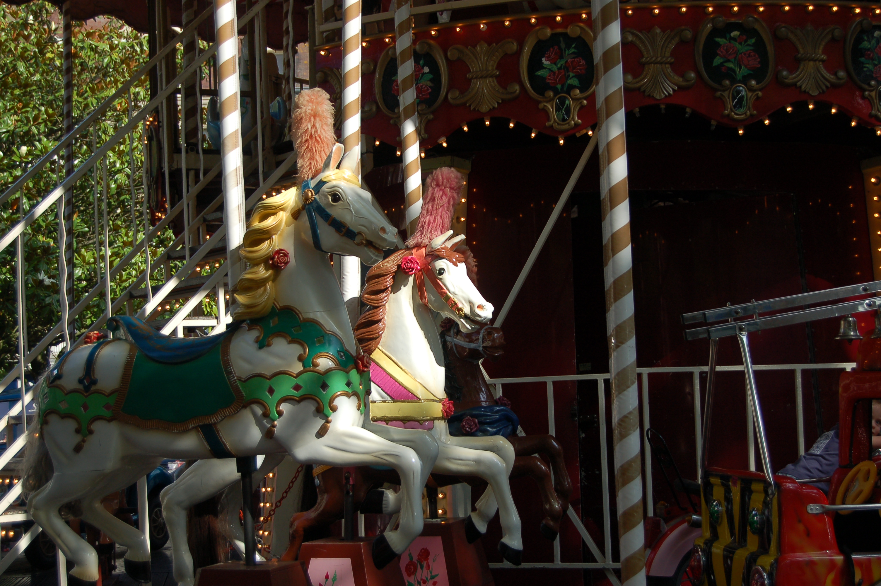 Tourne, tourne, carrousel ! Tourne, tourne, carrousel !