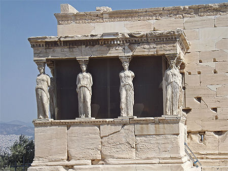 Les-Caryatides-sur-l'Acropole