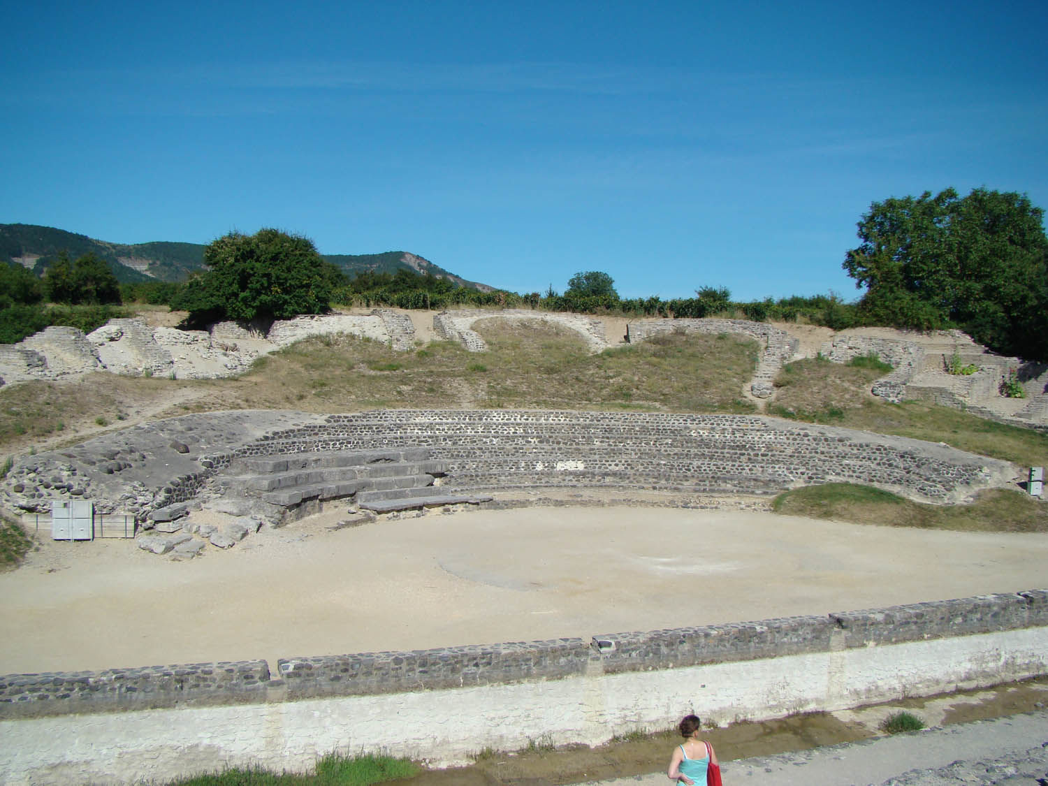 Amphithéâtre de Alba la Romaine