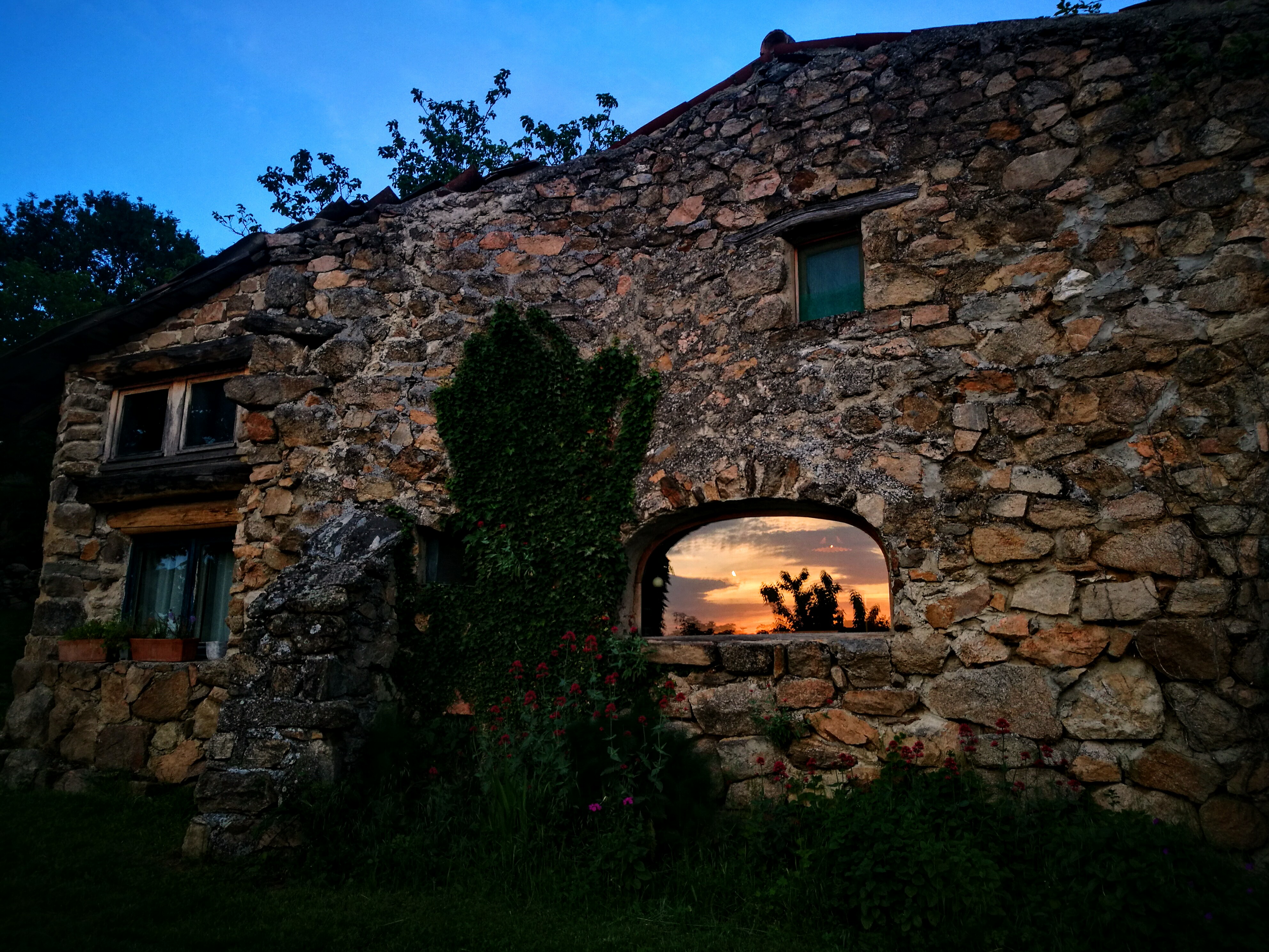Maison reflets coucher de soleil Maison reflets coucher de soleil
