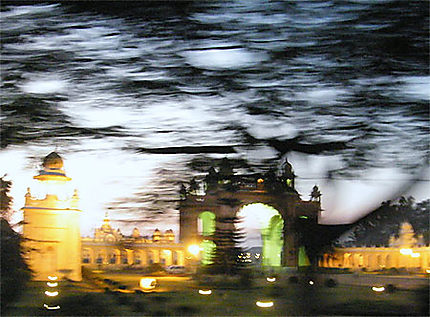 Impression nocturne du palais de Mysore