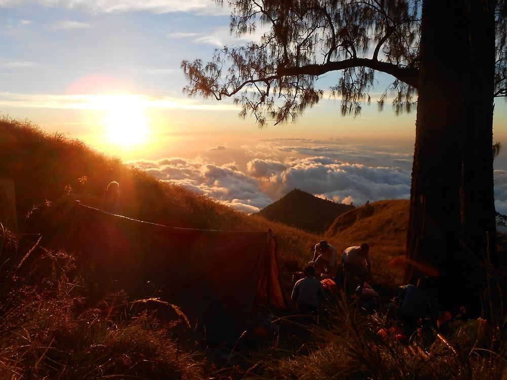 Couché de soleil, au dessus des nuages