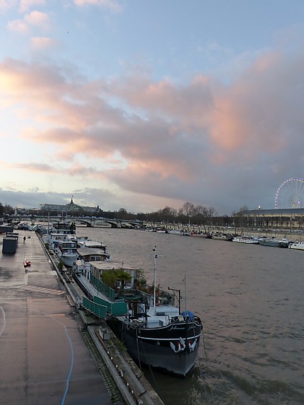 La Seine sous ciel pastel