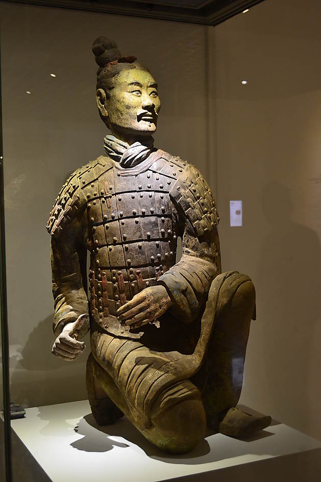 Archer en terre cuite, Empereur Qin : Statues : Armée enterrée du