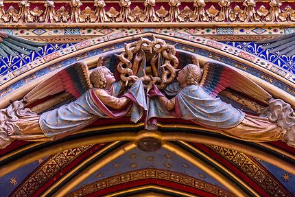 Sainte-Chapelle, anges tenant la couronne d'épines