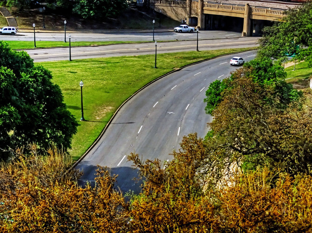 Dallas Dealey Plaza emplacement assassinat Kennedy