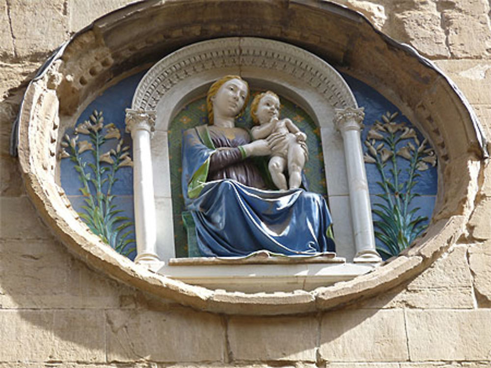 Vierge à l'enfant des &quot;della Robbia&quot;