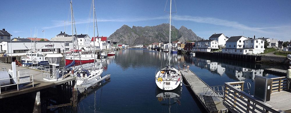 VILLAGE DE HENNINGSVAER