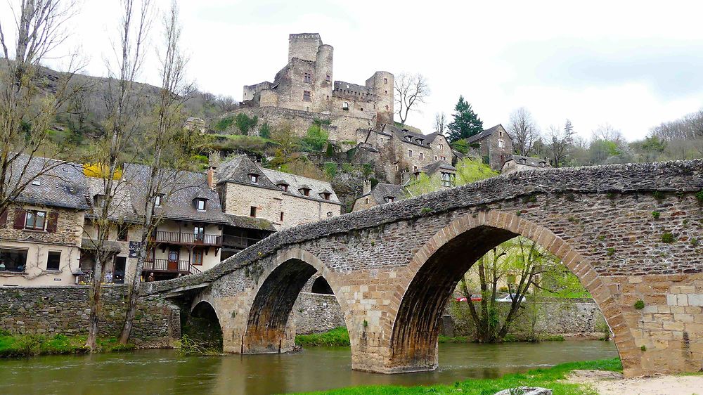 Village et château de Belcastel