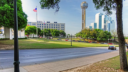 Dallas Dealey Plaza emplacement assassinat Kennedy