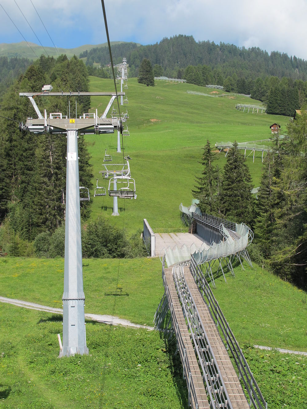 Piste de luge sur rails