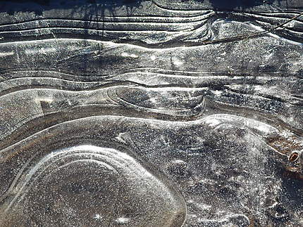 Les rides de la glace matinale