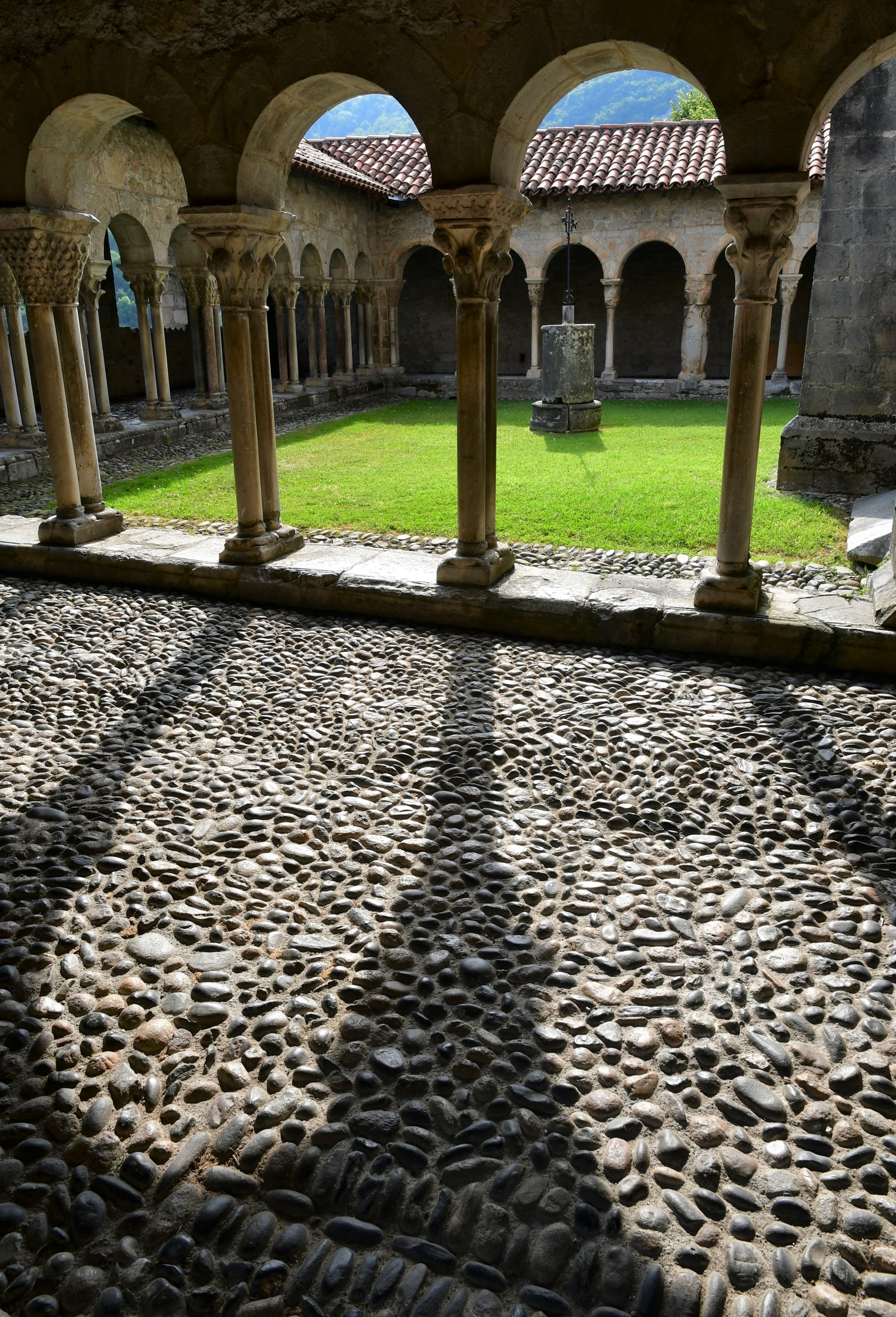 Le cloître de Saint-Bertrand-de-Comminges Le cloître de Saint-Bertrand-de-Comminges