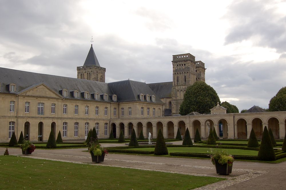 L'abbaye aux Dames, vue du parc d'Ornano