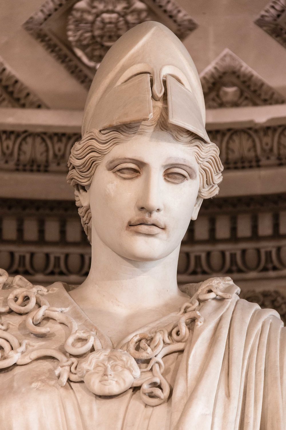 Le Louvre, statue d'Athéna, détail
