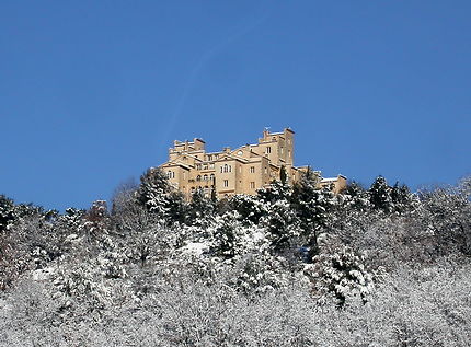 Village perché de Tourrettes sous la neige