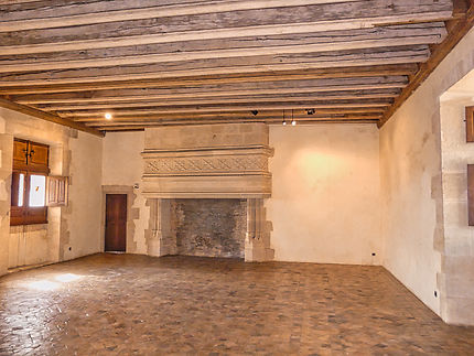 Une des salles à manger du château de Biron