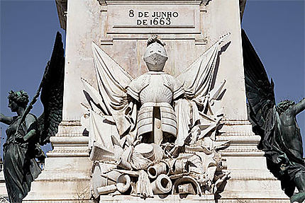 Lisbonne - Une des statues de la base de l'Obélisque