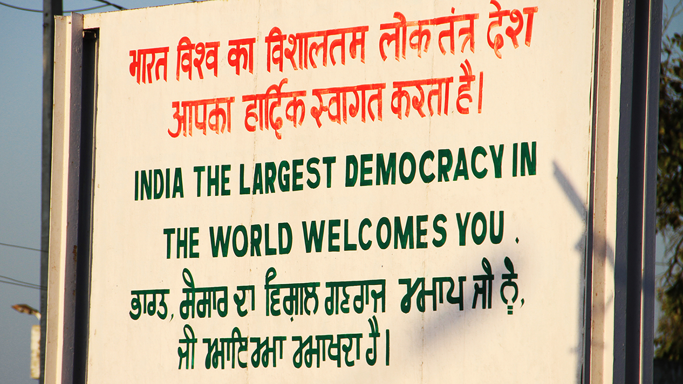 the-largest-democracy-in-the-world-panneaux-wagha-pendjab-inde