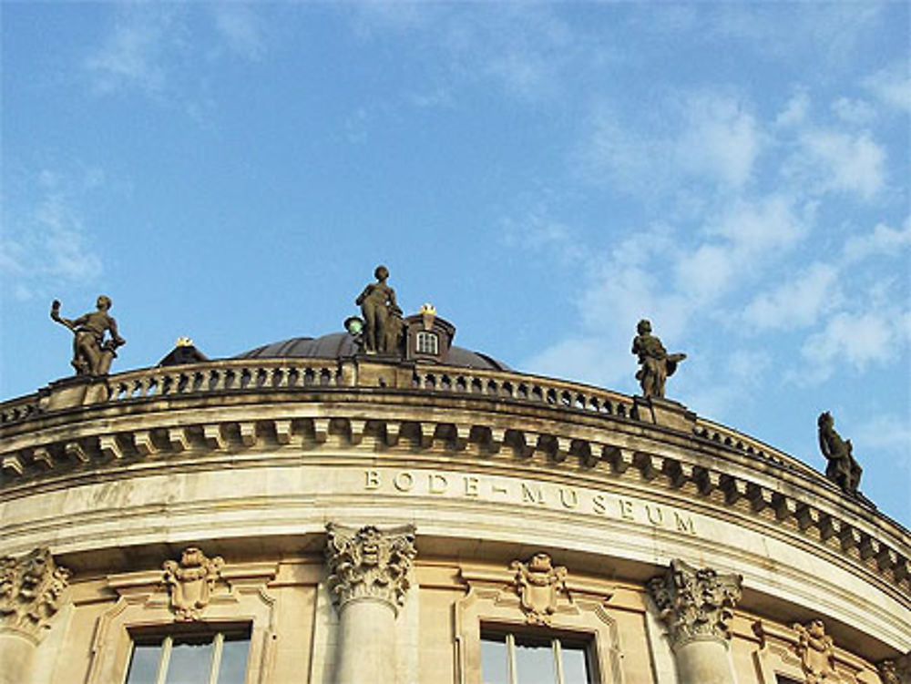 Fronton du musée