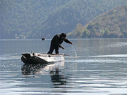 Pêcheur au lac lugu