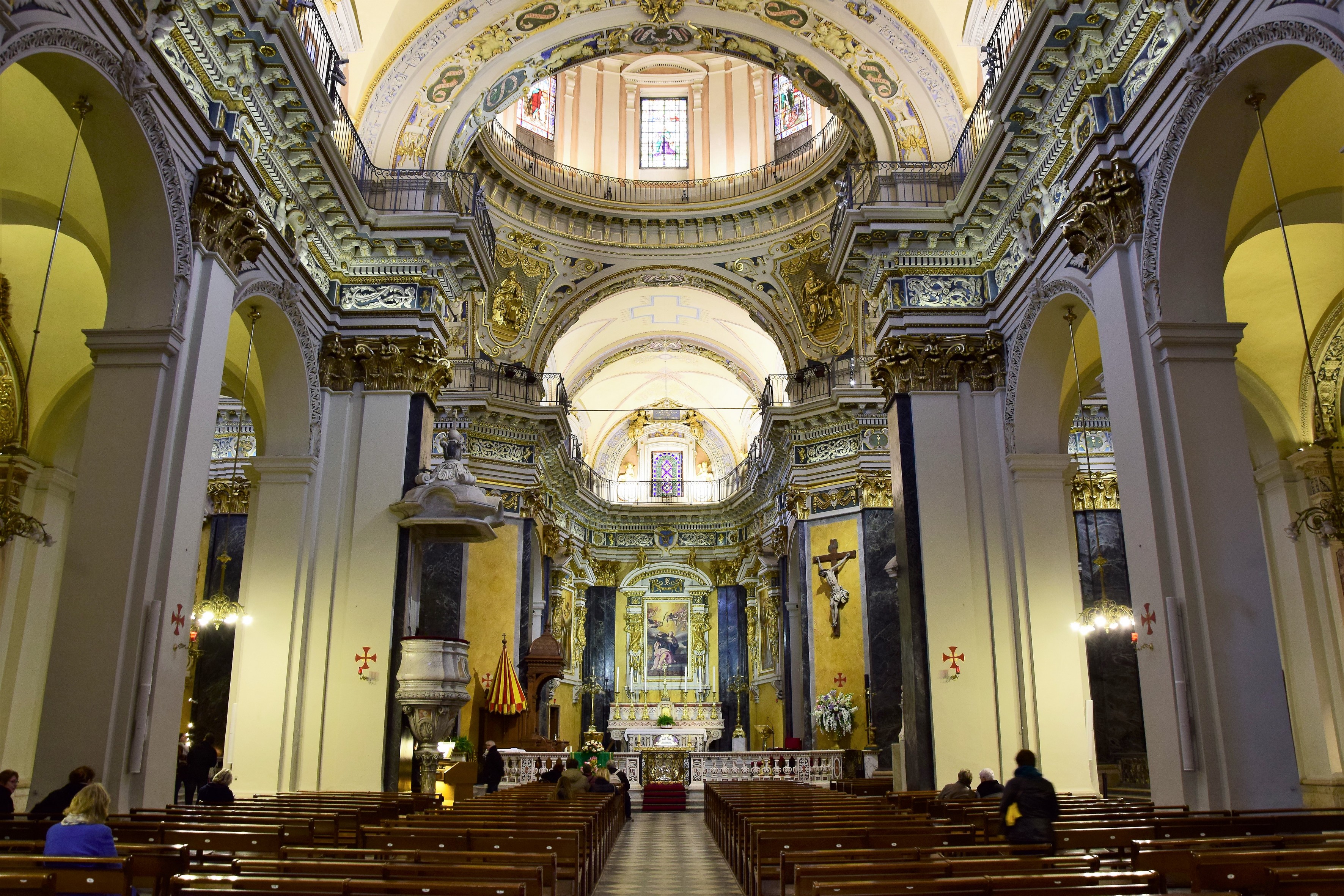 Intérieur de la cathédrale Sainte Réparate à Nice Intérieur de la cathédrale Sainte Réparate à Nice