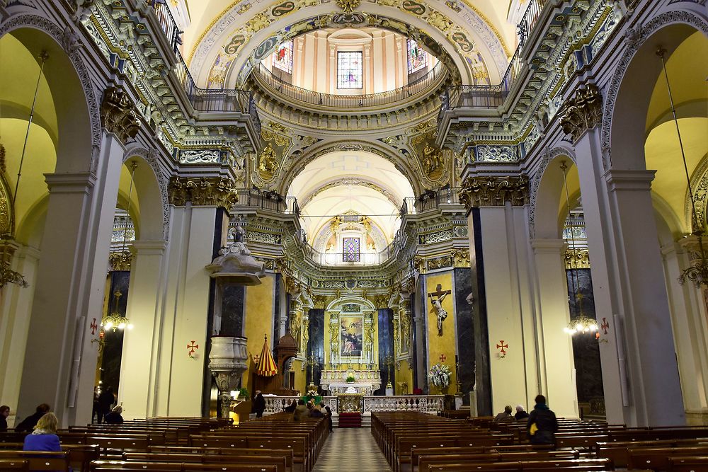 Intérieur de la cathédrale Sainte Réparate à Nice