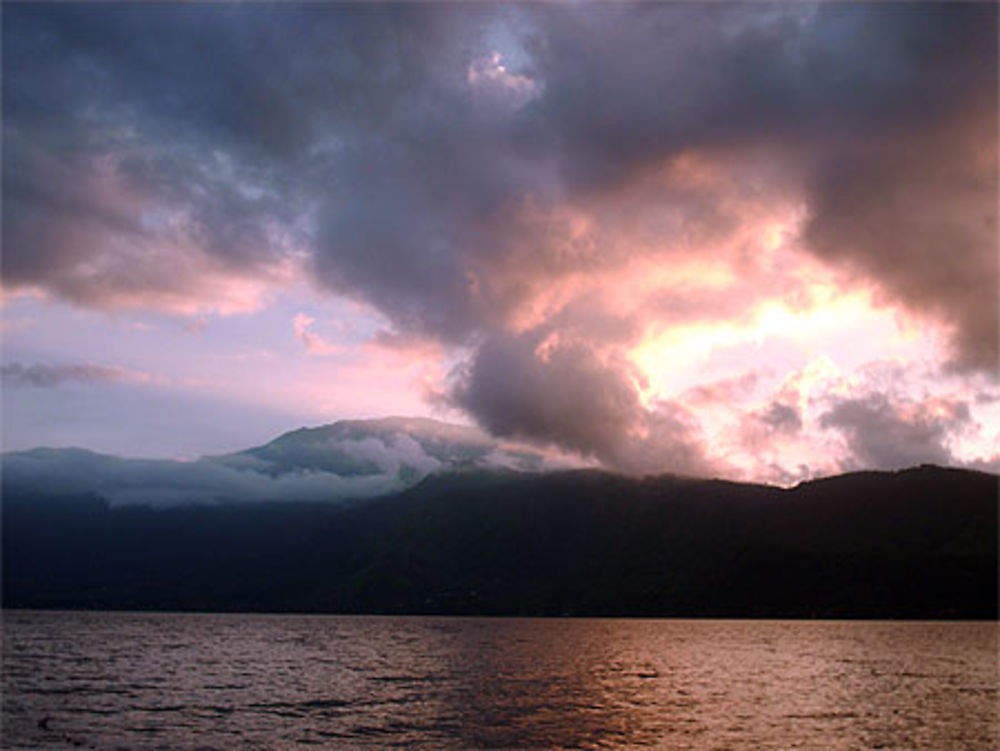 Coucher de soleil nuageux