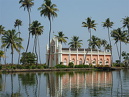 Eglise dans les Backwaters