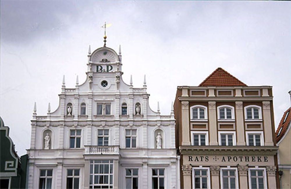 Vieilles maisons sur le Neuer Markt