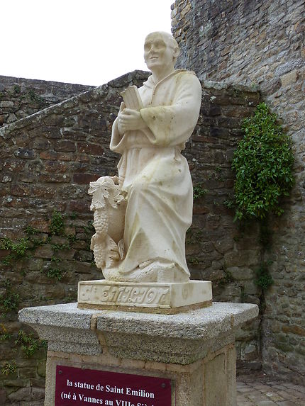 Saint-Emilion est né à Vannes 