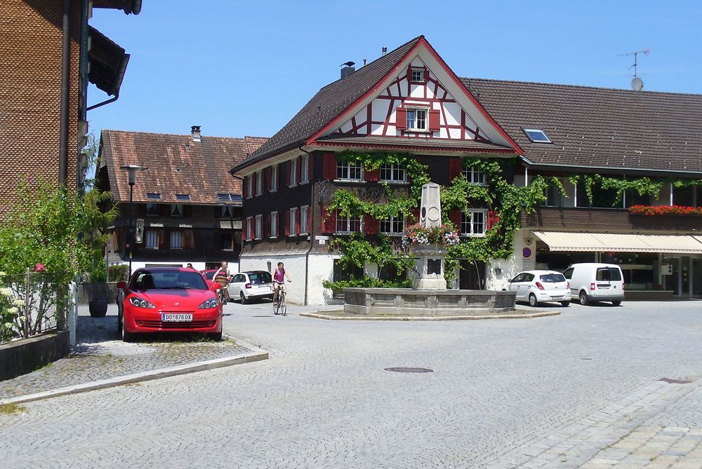 Place de village dans la ville