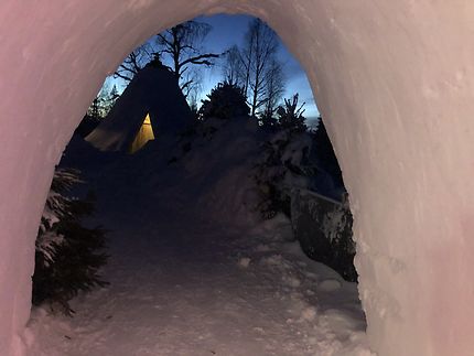 Fenêtre extérieure et la nuit à 14h, Laponie