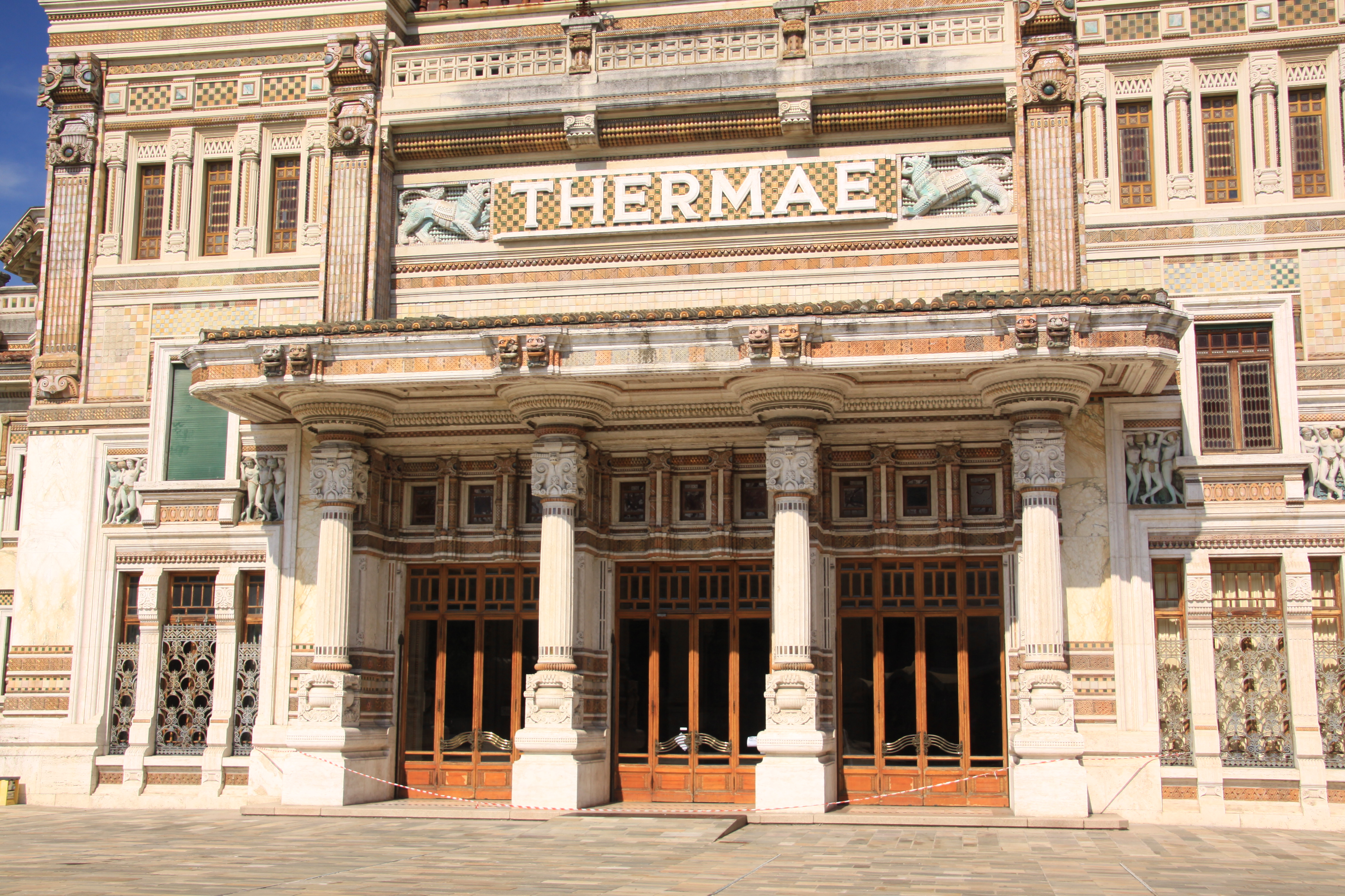 Salsomaggiore - Facade principale des Thermes Salsomaggiore - Facade principale des Thermes